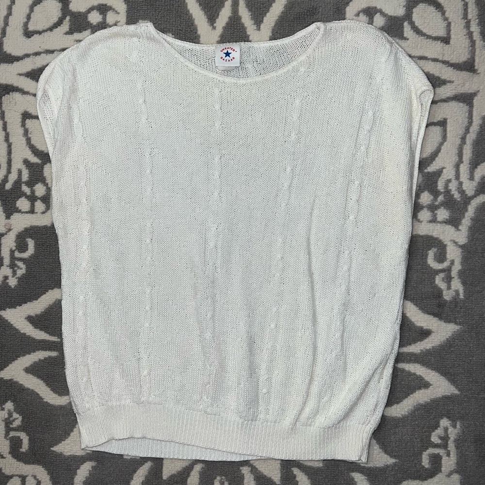 Size 20/40 W Sweater Bazar White Knit Sleeveless sweater